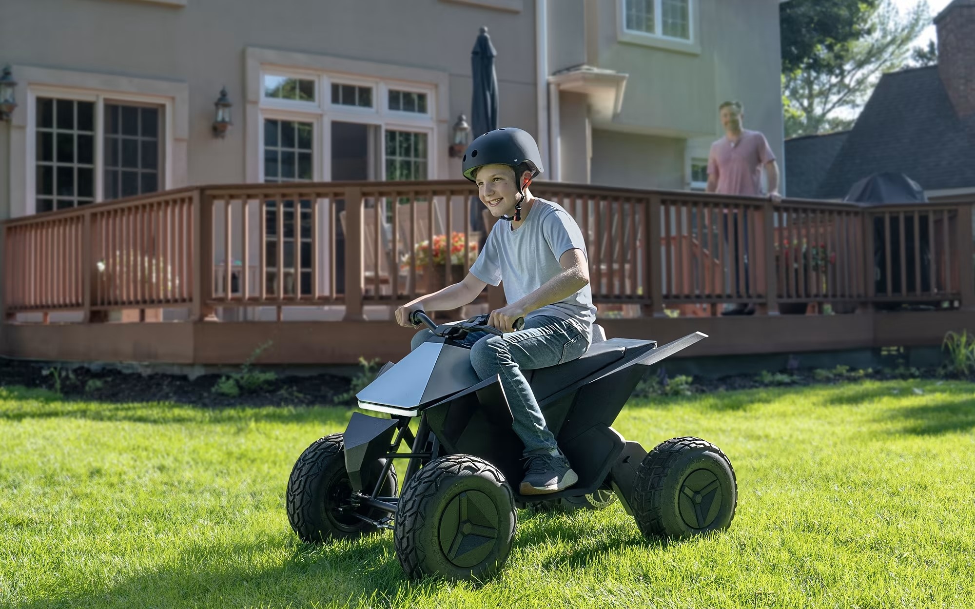 Tesla Cyberquad за $1900 — знову в продажу. Торік дитячий квадроцикл відкликали через «невідповідність стандартам безпеки»