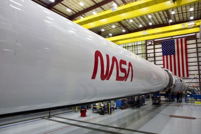 Рекорд SpaceX: первая ступень Falcon 9 взлетела в космос и вернулась 18 раз