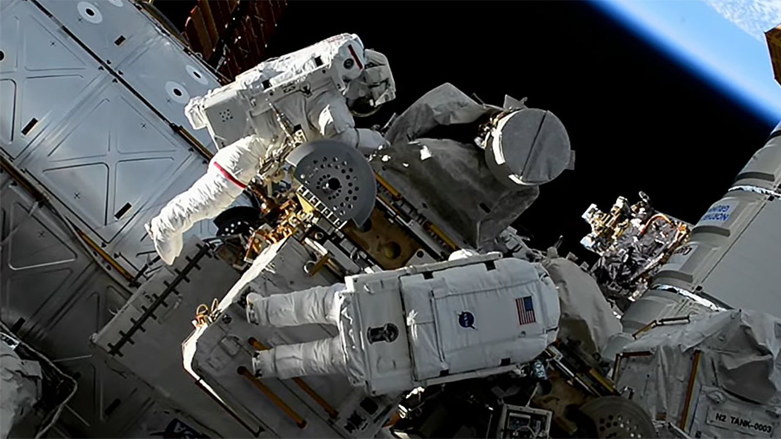 У Землі з'явився новий штучний супутник — сумка з інструментами, яку впустила астронавтка NASA