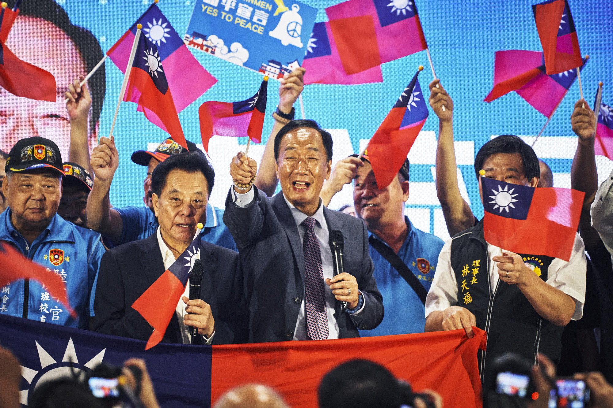 Как Apple управляет миром: основатель Foxconn снял свою кандидатуру с выборов президента Тайваня
