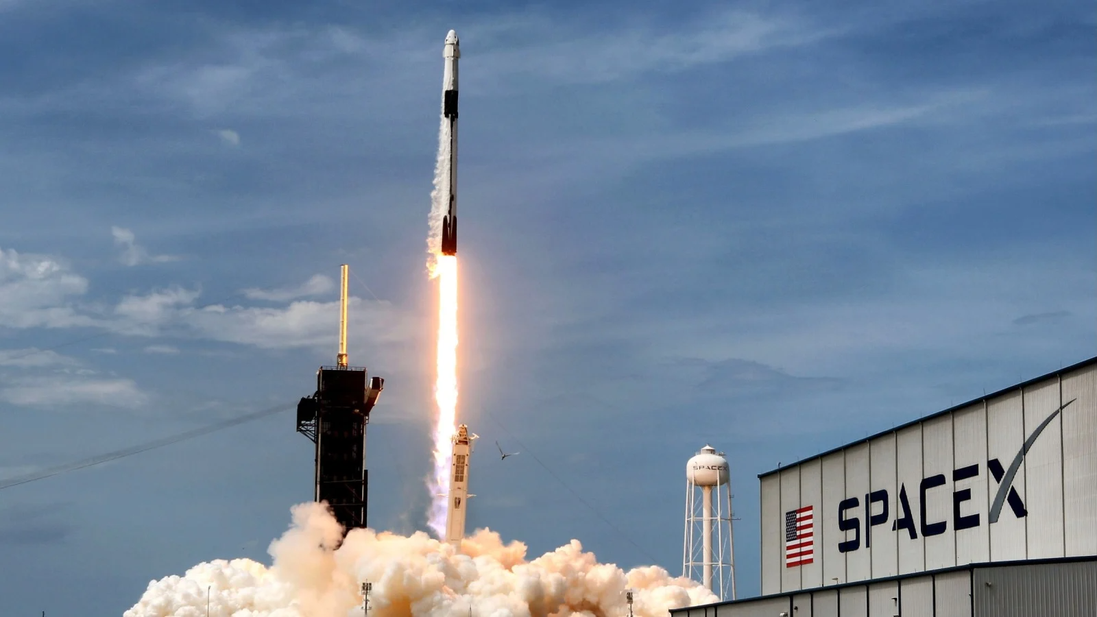 FCC дозволила SpaceX розгортати супутники Starlink для стільникового зв’язку, але з обмеженнями