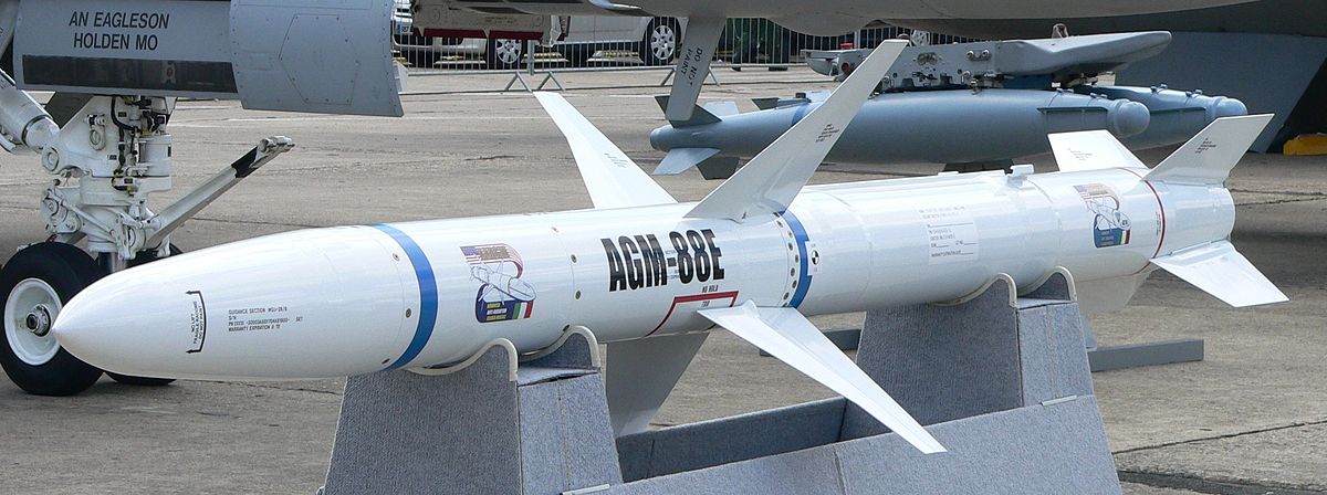 AGM-88 HARM F-16 JASSM ракети