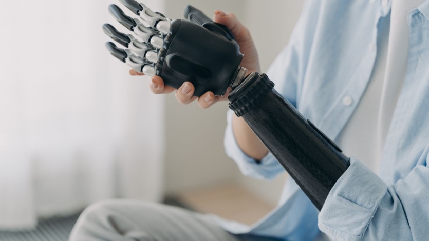 Людина чи робот: історія створення роботизованих медичних протезів