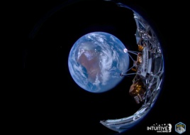 Місячний апарат Intuitive Machines надіслав додому свої перші знімки з космосу