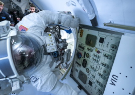 Collins Aerospace протестувала новий скафандр NASA в умовах мікрогравітації