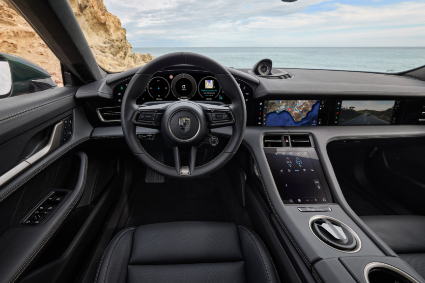 Porsche Taycan 2025 года: зарядка до 80% за 18 минут и кнопка «Обгон» для кратковременного повышения мощности