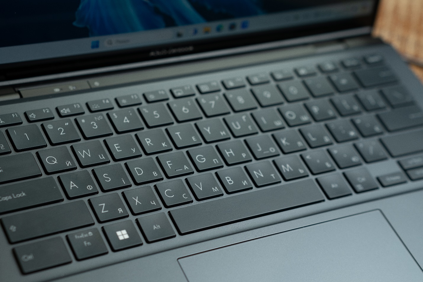 ASUS Zenbook DUO dual-screen laptop went on sale in Ukraine for ₴108,500