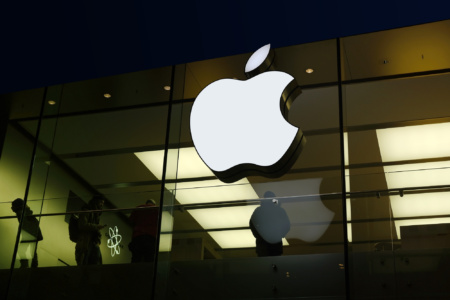 Apple подала до суду на ексінженера iOS, який «зливав» дані про Vision Pro та інші продукти журналістам