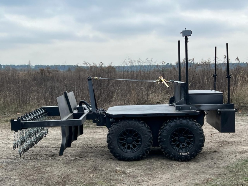 Desarrolladores ucranianos han creado Ratel Deminer — una máquina para el desminado a distancia
