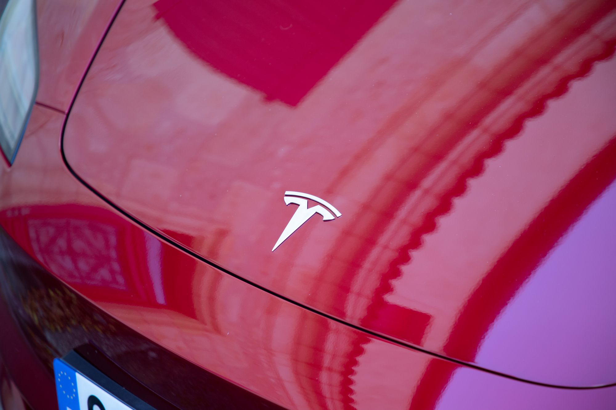 Tesla Model 3 в лидерах. С начала года украинцы приобрели из-за рубежа 14 тыс. б/у авто возрастом до 5 лет — из них 40% электрокаров