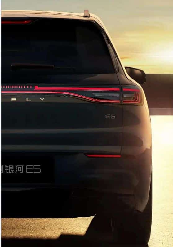Geely has shown the Galaxy E5 electric crossover with a potential range of 2000 km