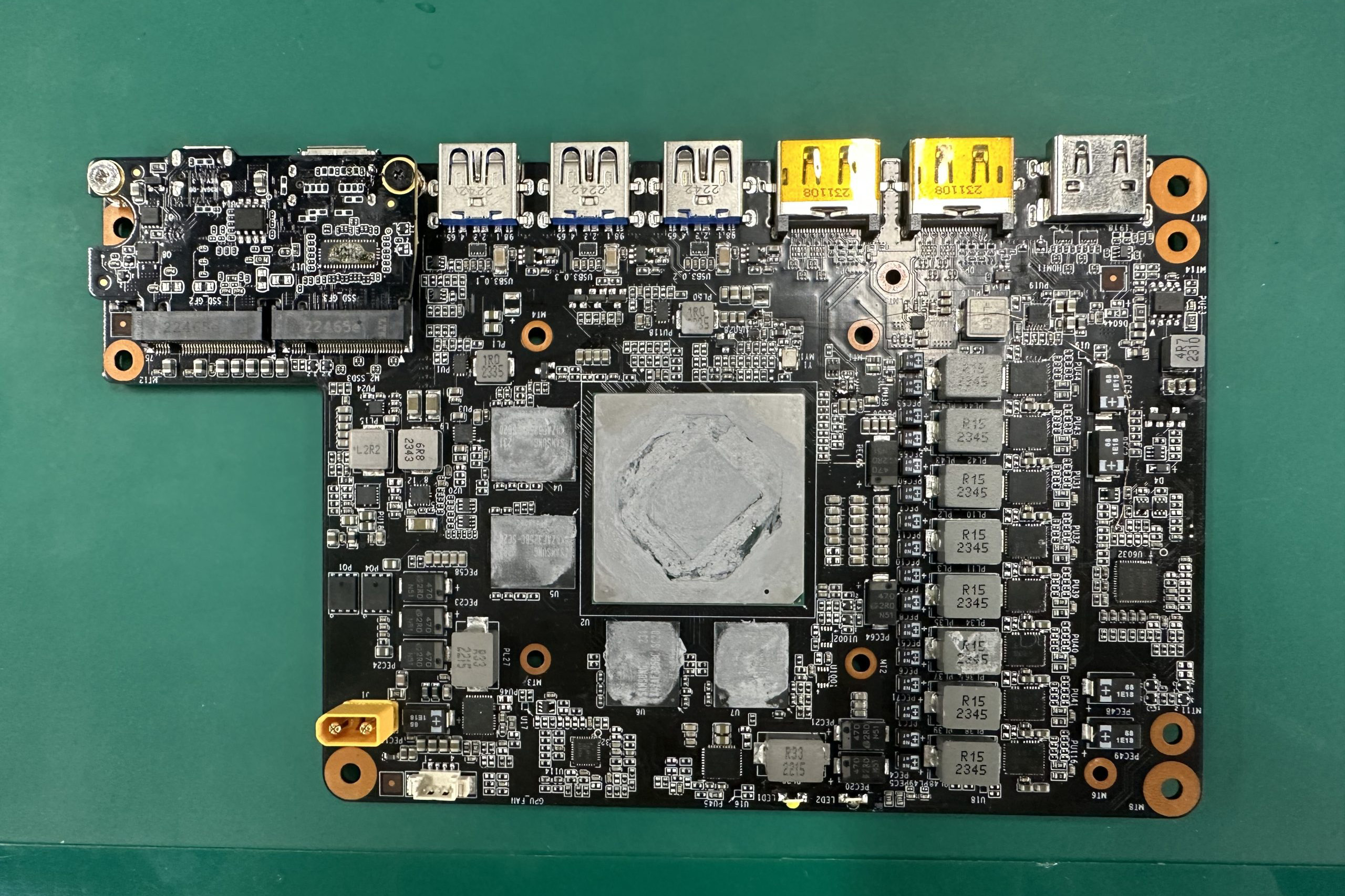 AMD анонсувала Radeon RX 7650M XT — зовнішню відеокарту від AOOSTAR