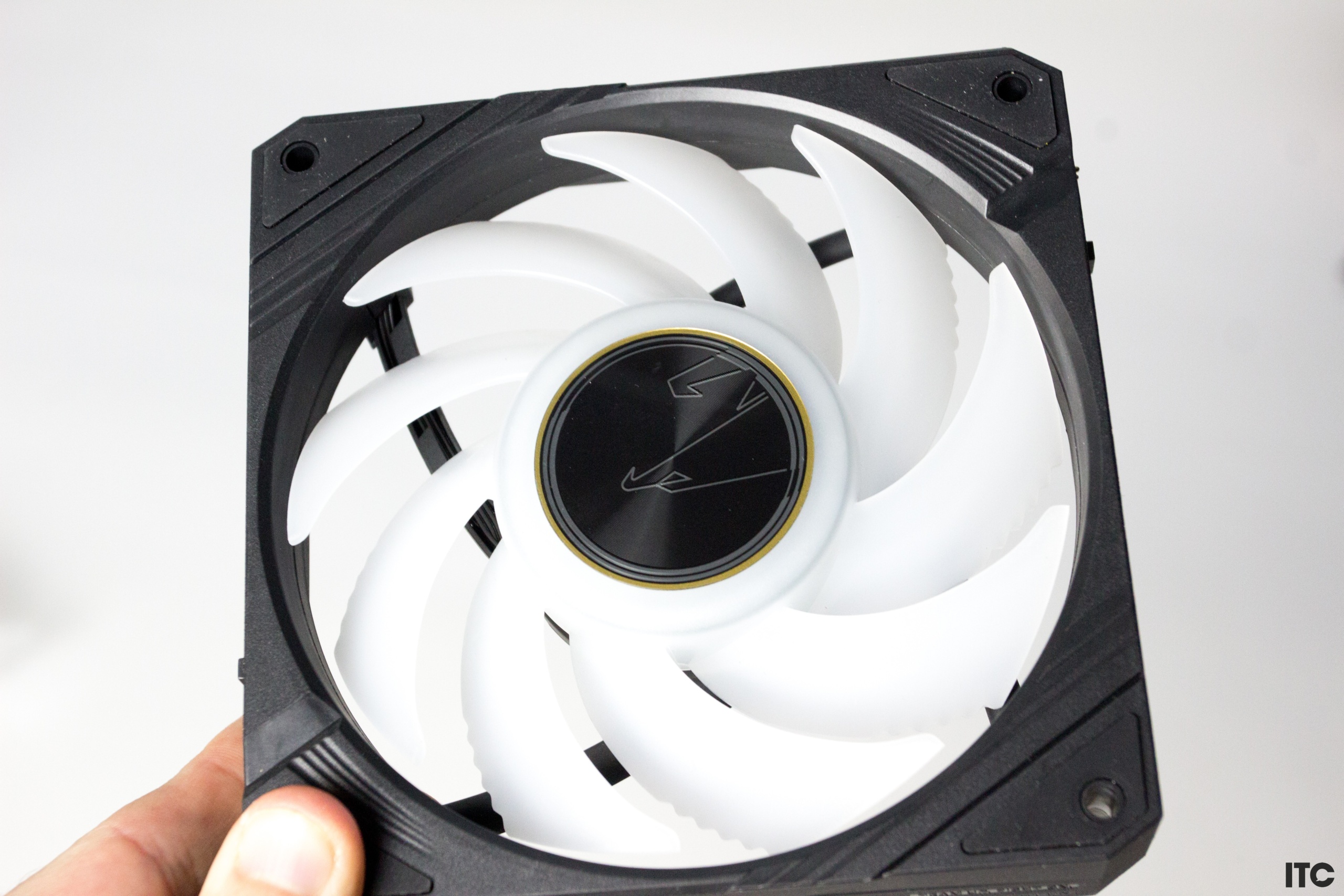 Gigabyte AORUS WATERFORCE X II 360 review: top-of-the-line liquid ...