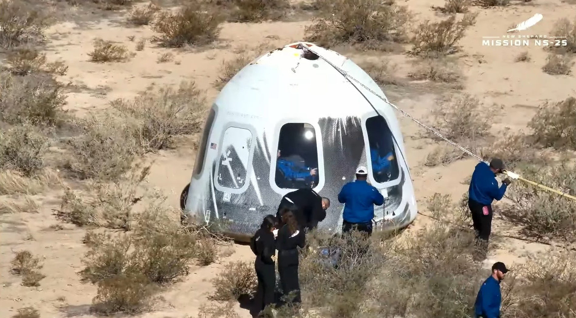Blue Origin — знову в грі і вперше за 2 роки доставила пасажирів у космос (спойлер: один з парашутів не розкрився)
