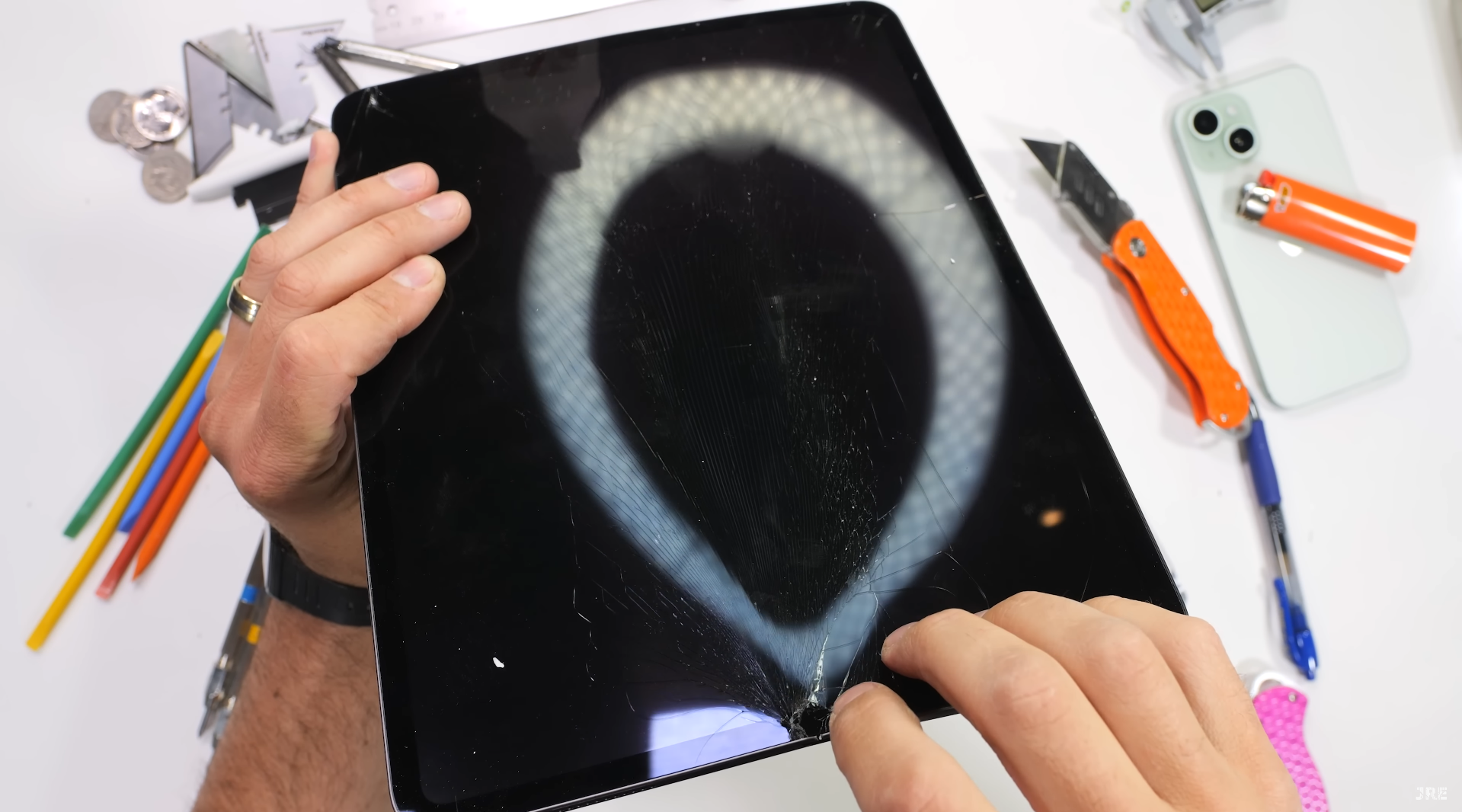 Новий Apple iPad Pro на JerryRigEverything