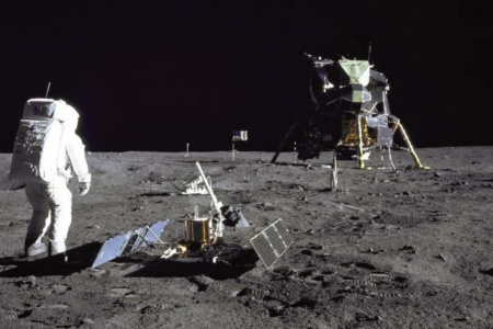 Комп’ютерна гра Lunar Lander 1969 року з текстовим виводом отримала патч від програміста пенсіонера