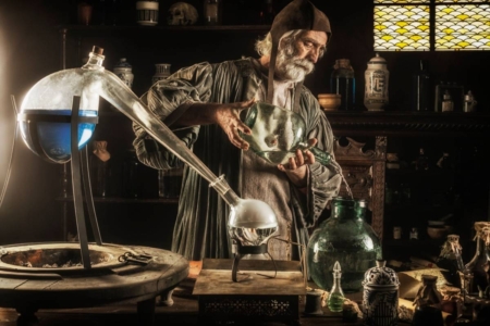 Випередив час на 180 років: у старовинній лабораторії алхіміка виявили метал із майбутнього
