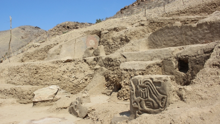 Археологическая сенсация в Перу: под песком нашли древний храм с человеческими останками
