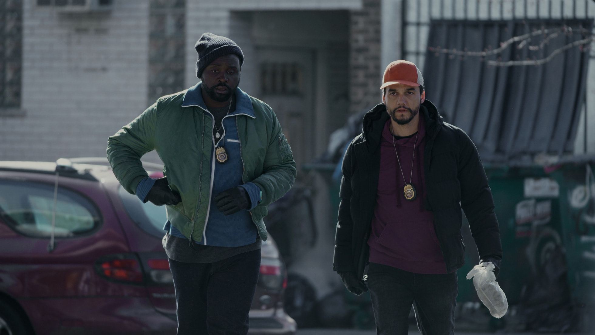 Первый взгляд на сериал «Dope Thief» — новую криминальную драму Apple TV+ (Ридли Скотт среди режиссеров)