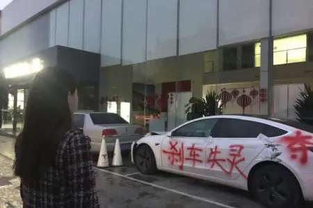 Жінка з Китаю позивалась до Tesla через ДТП з «несправними гальмами» — суд змусив її заплатити компанії $25 000