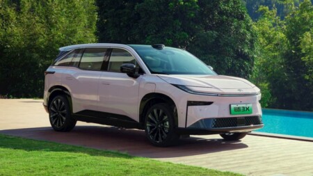 Toyota «підірвала» ринок електрокросовером bZ3X від €13500