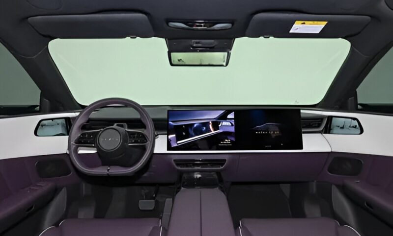 Електрокросовер Mazda EZ-60 отримав компонування «сендвіч», 255 к.с. потужності й 26,45-дюймовий дисплей