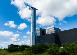 Спочатку Техас, потім Марс: Ілон Маск створив окреме місто для SpaceX зі своєю золотою статуєю по центру