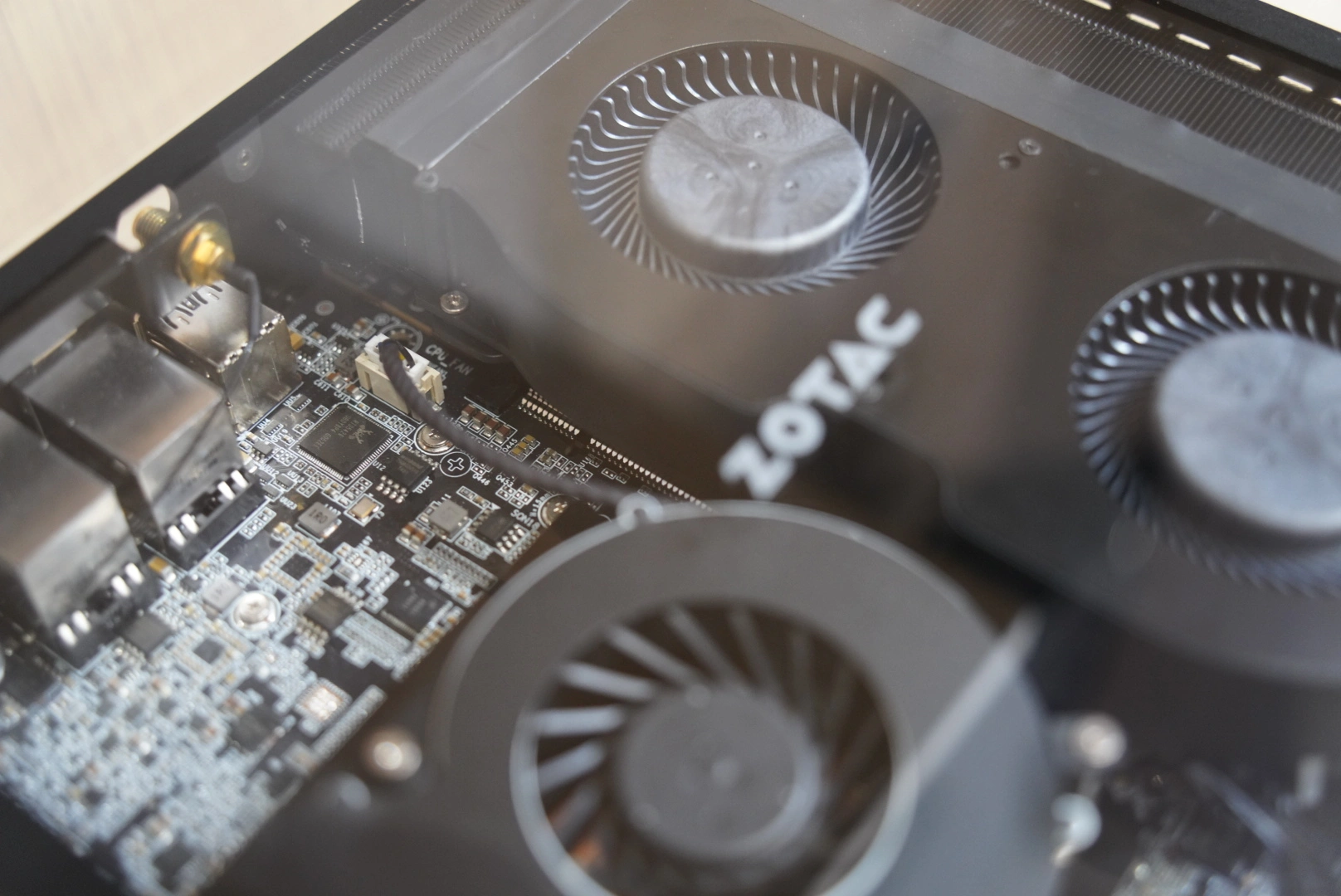 Zotac показала міні-ПК з десктопною NVIDIA RTX 5060 Ti