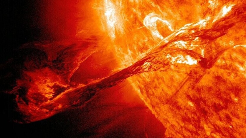 The first ever view of the South Pole of the Sun — Solar Orbiter photo