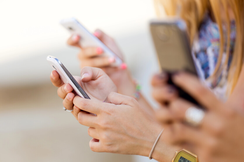 Smartphones parasitize their owners, — from the point of view of evolutionary theory