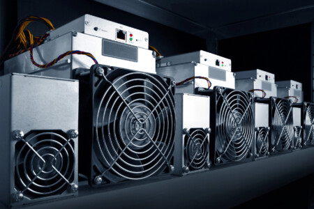 Біткоїн переїжджає: китайські Bitmain, Canaan, MicroBT переносять виробництво ASIC у США
