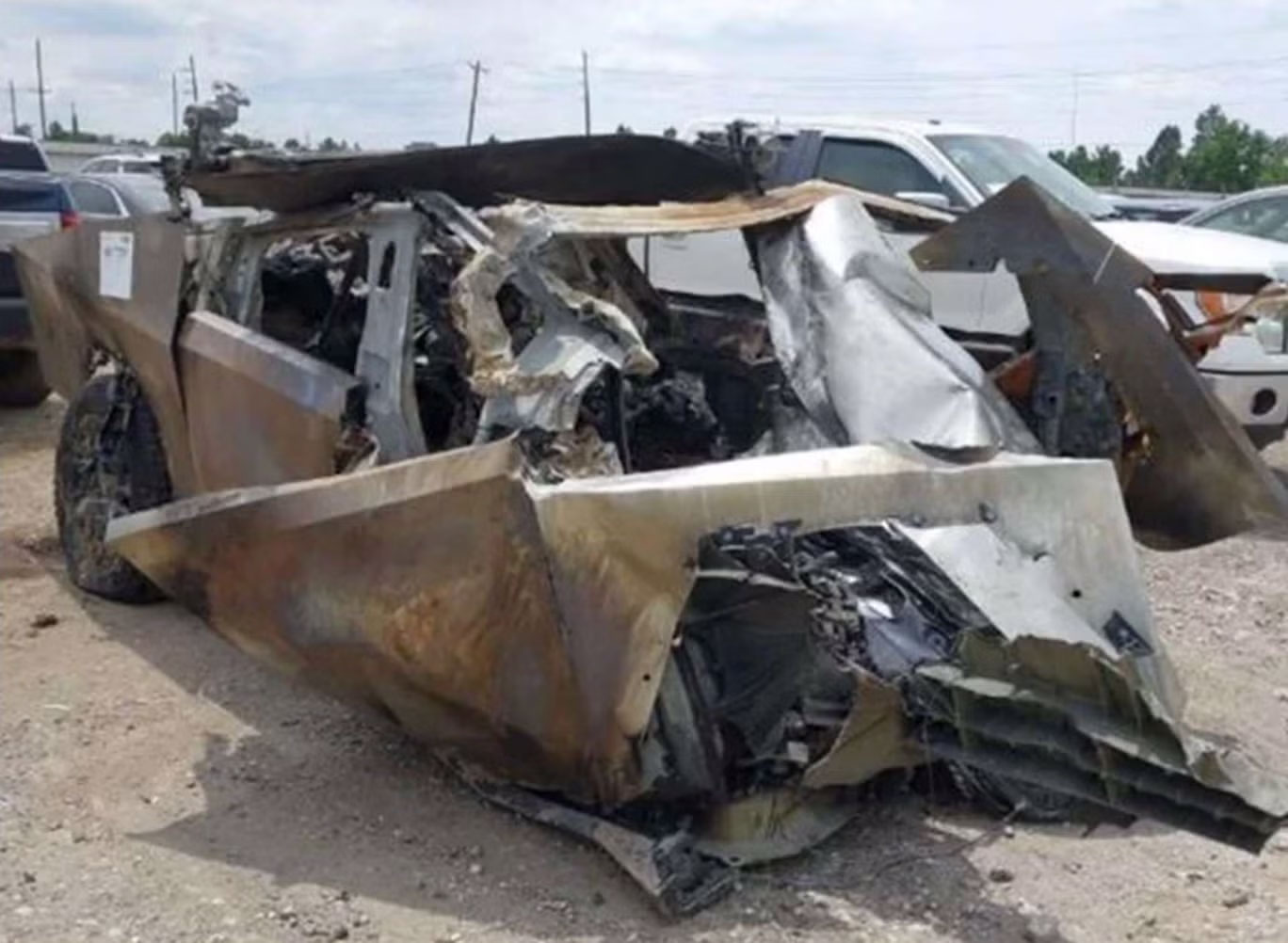 Власник Tesla Cybertruck згорів за температури 2760°C — позов технічно обґрунтовує, що цього б не сталося у нормальному авто