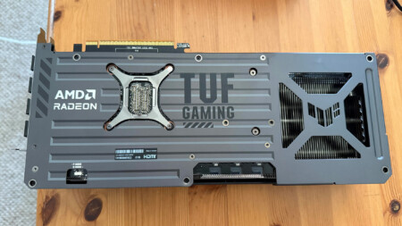Власник показав відеокарту AMD Radeon Geforce RTX 9070 XT, — так, ви правильно прочитали