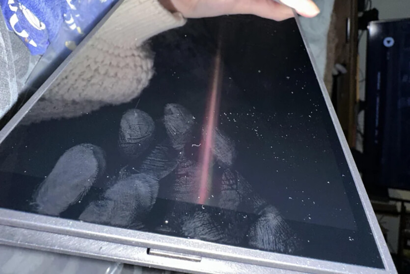 Покупатели получили Nintendo Switch 2 во вскрытых коробках с заляпанными экранами