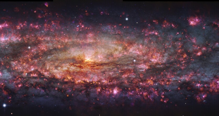 Cosmic beauty: 65 thousand light years in a detailed color map of the Sculptor galaxy