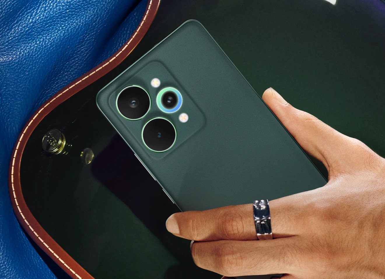 Вийшли Realme 15 і 15 Pro — IP69, 7000 мА•год та зарядка 80 Вт за ціною від $280
