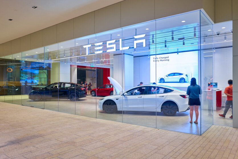 Звіт Tesla: найнижчий прибуток в історії, плани на доступне авто та пересадити пів США на Robotaxi