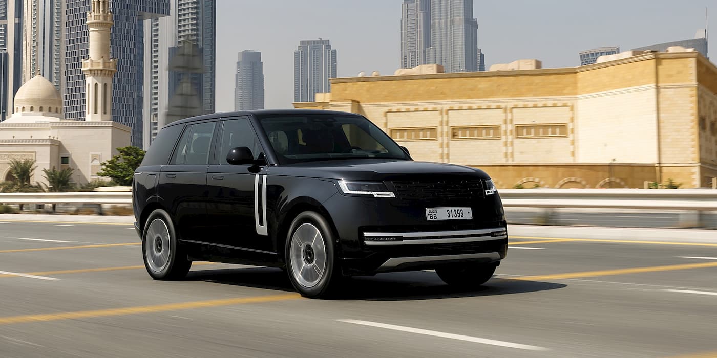 Range Rover готує перший електропозашляховик — Bentley-комфорт, 542 к.с. та 118 кВт•год