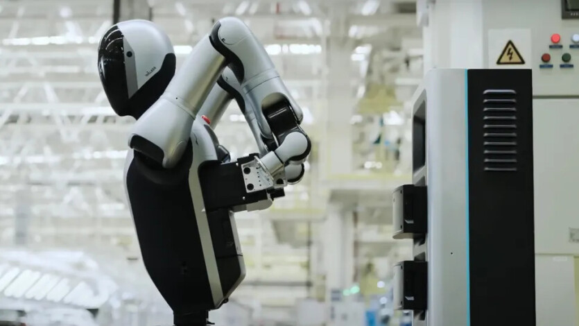 This robot operates autonomously and continuously — as long as there are batteries in stock