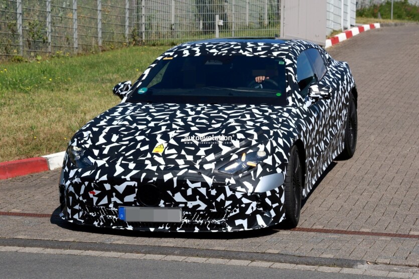 Electric Mercedes-AMG GT 2026 inside and out: three motors with over 1000 kW