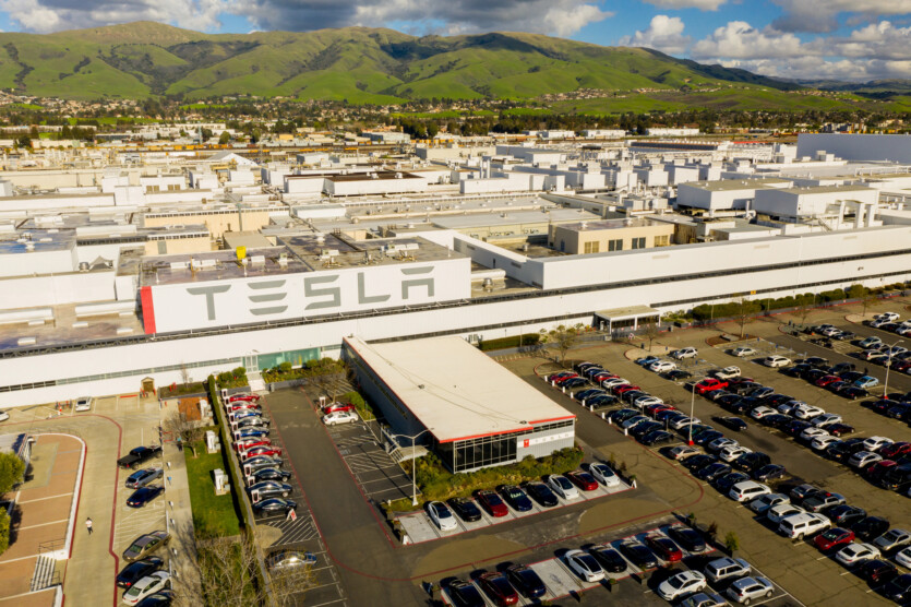 Tesla не платит подрядчикам, обанкротилось уже две компании