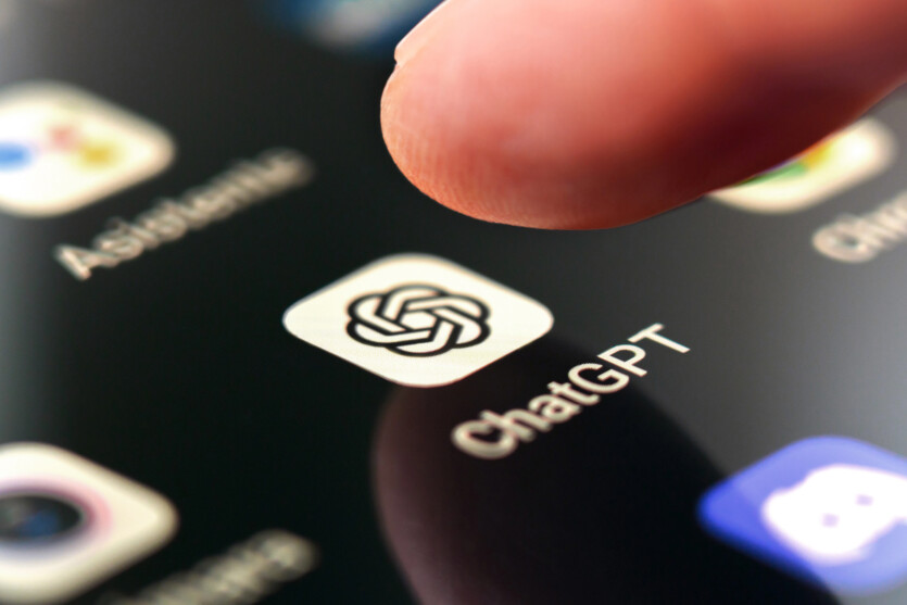 ChatGPT dominates among AI chatbots: more than 80% of sessions in the world, more than 90% in Ukraine