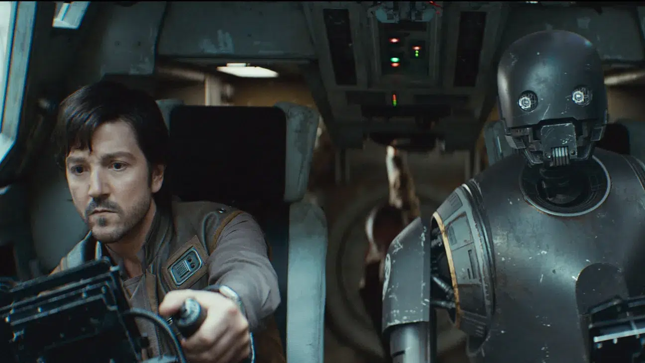 Дієго Луна і персонаж Тьюдіка K-2SO у серіалі "Андор"