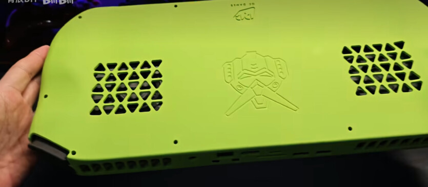 Модер створив “портативну” 12,5” консоль з NVIDIA RTX 4090 для ноутбуків