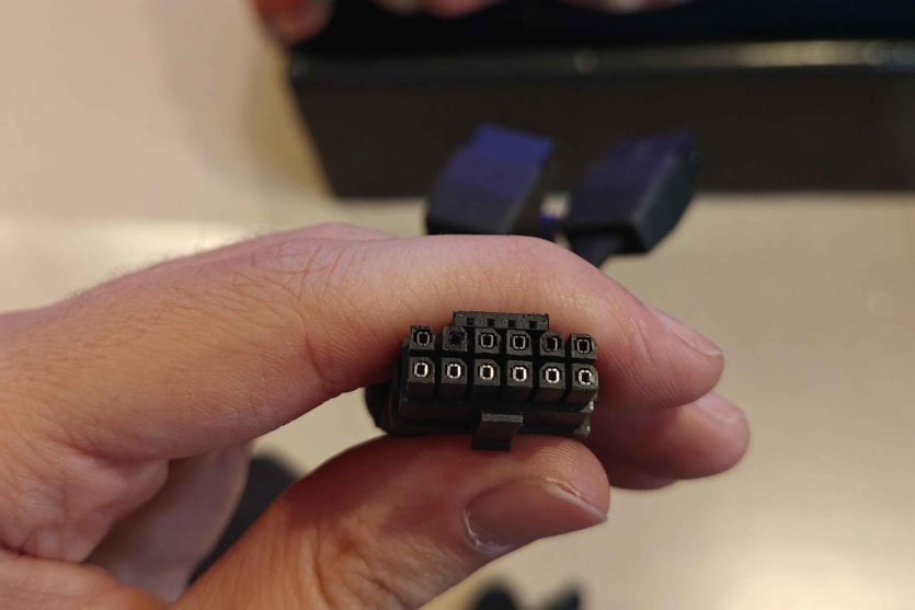 Перше плавлення конектора 16-pin на відеокарті AMD: постраждала Radeon RX 9070 XT