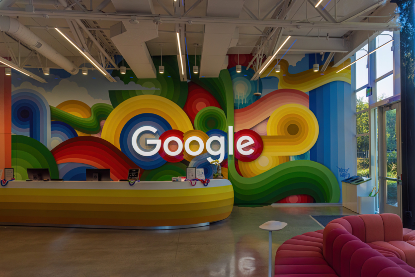 Суд разрешил Google оставить Chrome и платить Apple