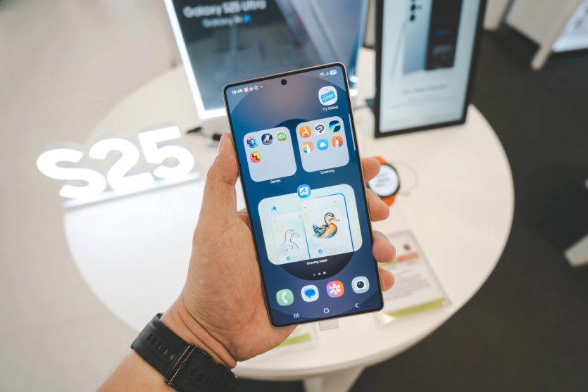 Samsung Galaxy S26 Ultra отримає вбудований дисплей конфіденційності, який "відіб'є" погляди сторонніх від смартфона