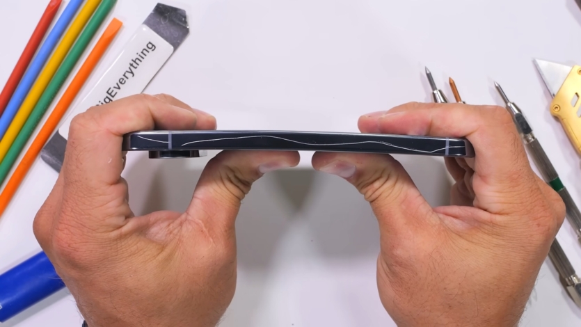 Google Pixel 10 Pro XL поражает прочностью, а Pixel 10a разочаровывает комплектацией