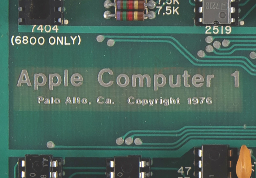 Дерев'яний комп'ютер Apple-1 продали за $475 000