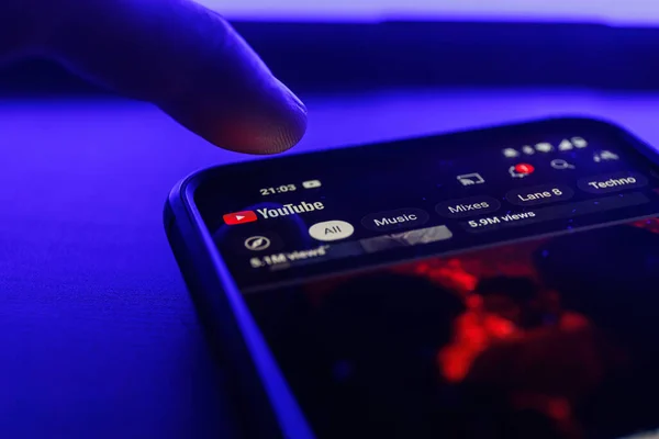 Following the example of Netflix: YouTube started blocking "family" Premium for subscribers who do not live together